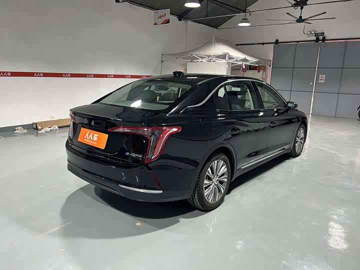 Фото 4 - Hongqi E-QM5