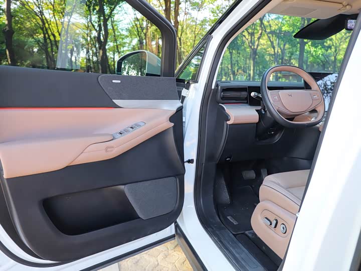 Фото 10 - XPeng X9