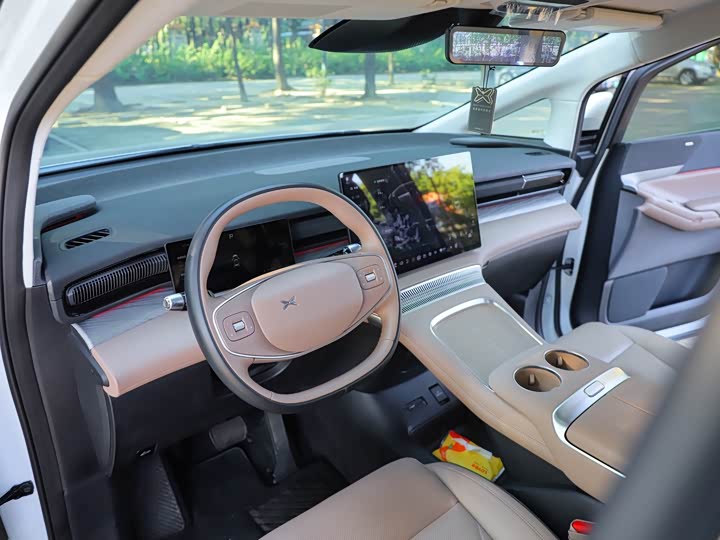 Фото 12 - XPeng X9