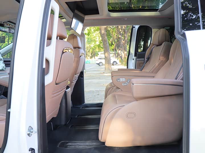 Фото 24 - XPeng X9