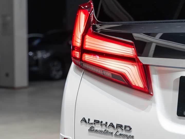 Фото 7 - Toyota Alphard