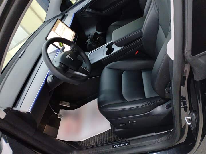 Фото 14 - Tesla Model Y
