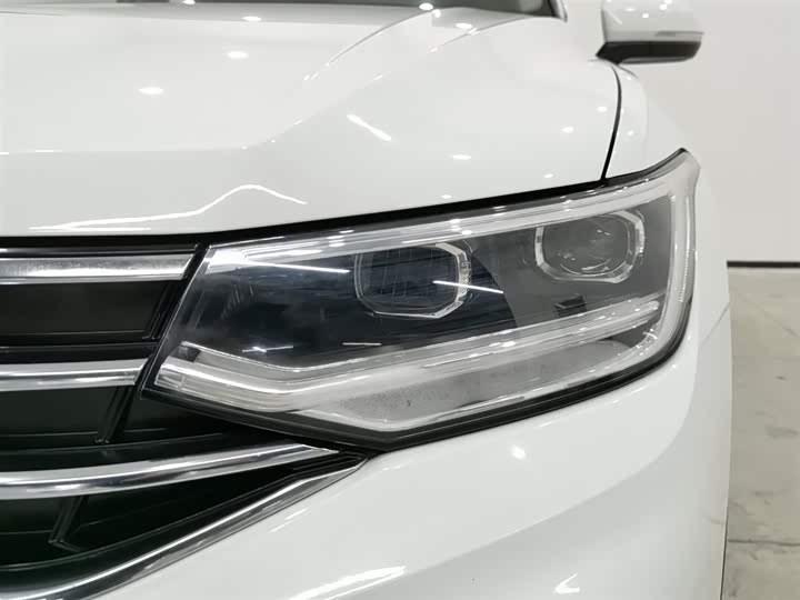 Фото 7 - Volkswagen Tiguan L Pro