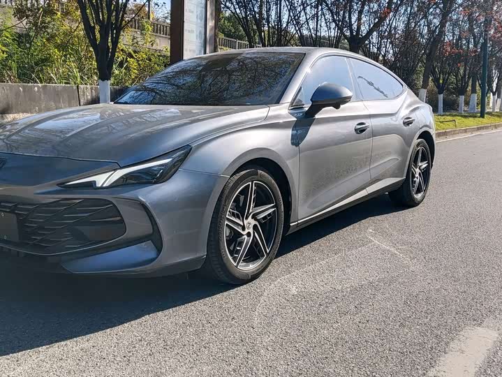 Фото 2 - MG Motor 7