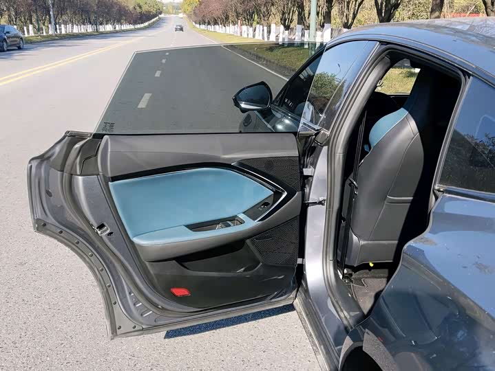 Фото 9 - MG Motor 7