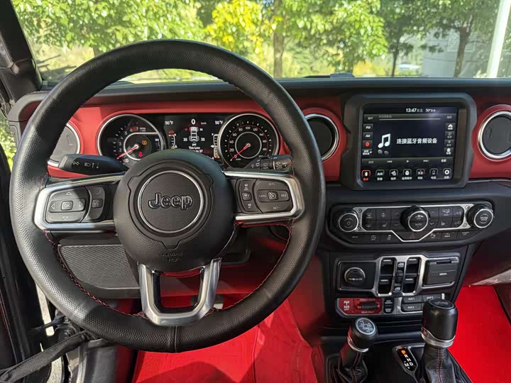 Фото 10 - Jeep Wrangler