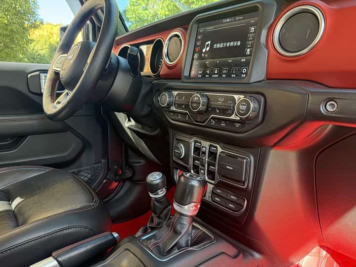 Фото 11 - Jeep Wrangler