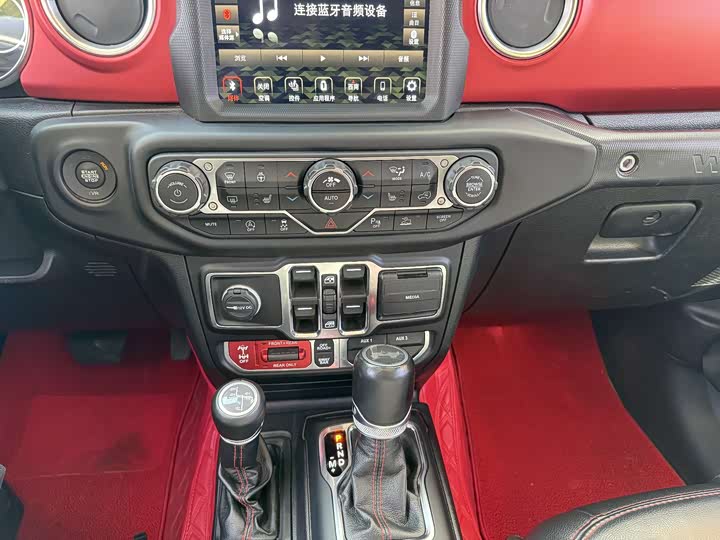 Фото 13 - Jeep Wrangler