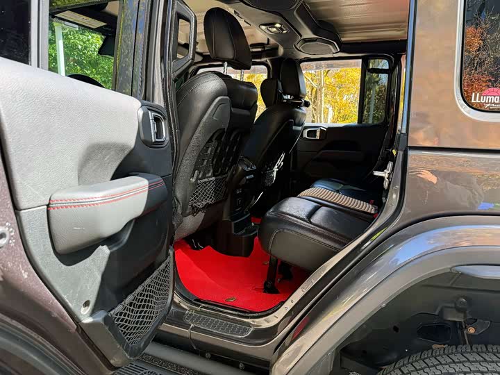 Фото 7 - Jeep Wrangler