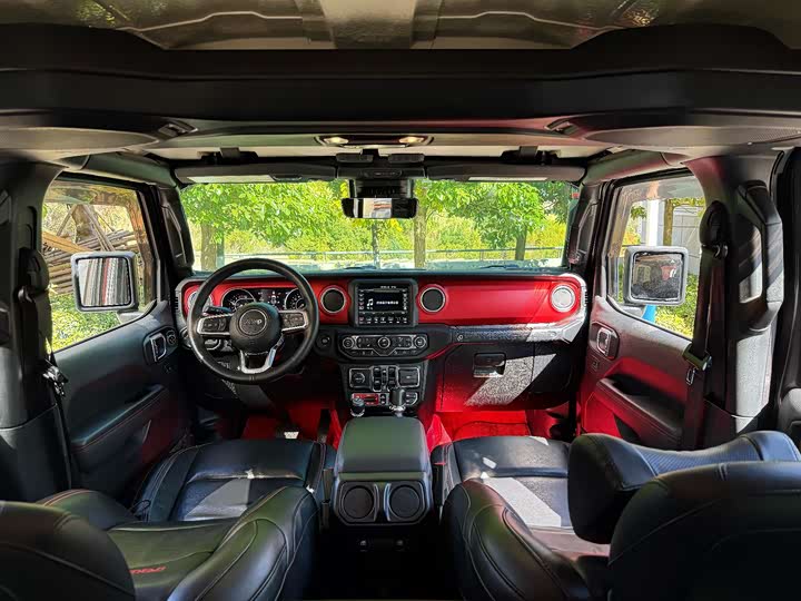 Фото 8 - Jeep Wrangler