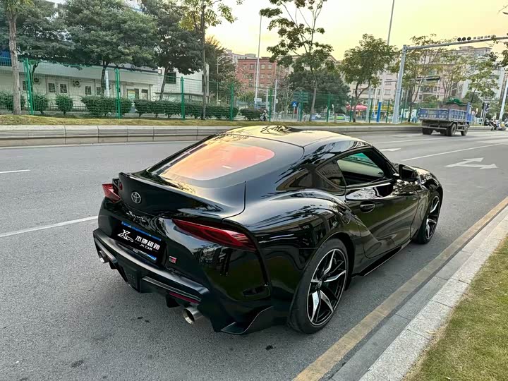 Фото 13 - Toyota Supra