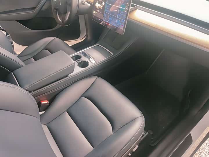 Фото 10 - Tesla Model Y