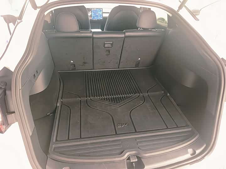 Фото 14 - Tesla Model Y