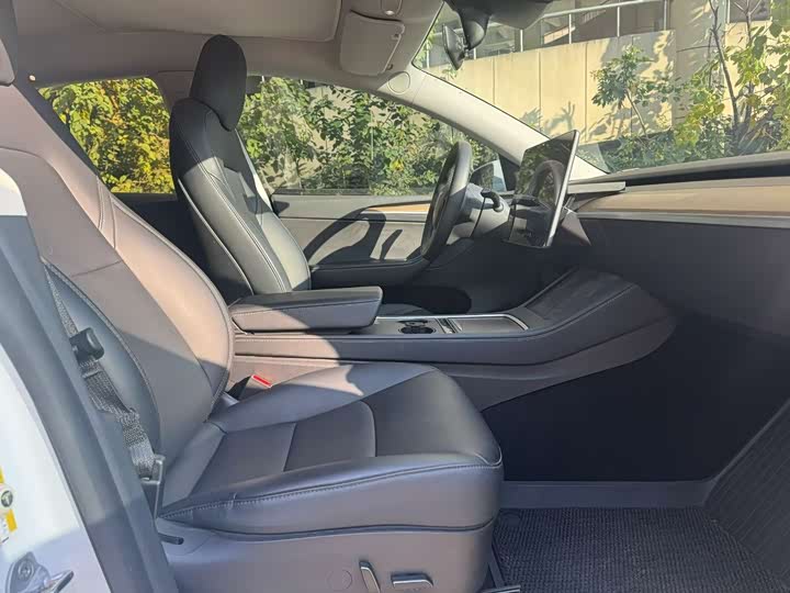 Фото 4 - Tesla Model Y