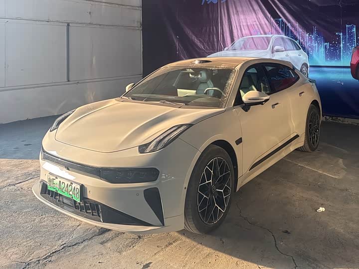 Фото 1 - Zeekr 001