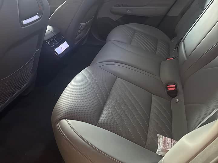 Фото 11 - Zeekr 001