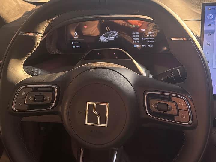 Фото 12 - Zeekr 001