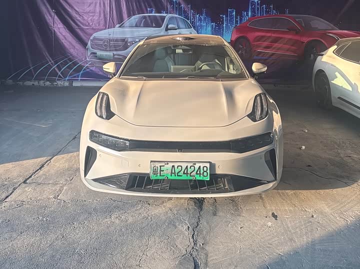 Фото 2 - Zeekr 001