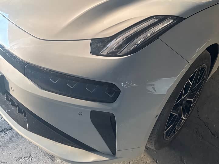 Фото 5 - Zeekr 001