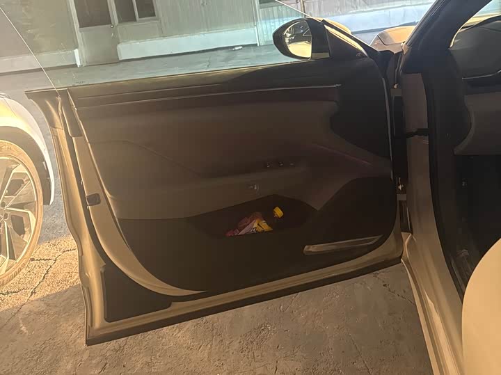 Фото 8 - Zeekr 001