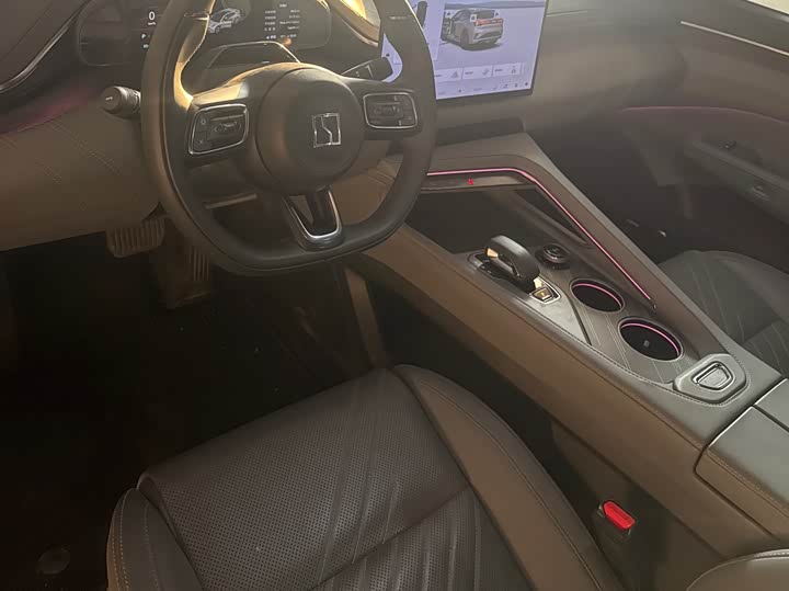 Фото 9 - Zeekr 001