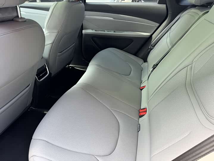 Фото 7 - XPeng Mona M03