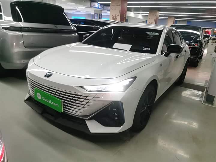 Фото 1 - Changan UNI-V Hybrid
