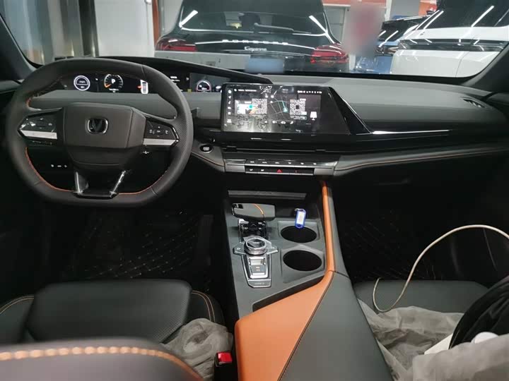 Фото 10 - Changan UNI-V Hybrid