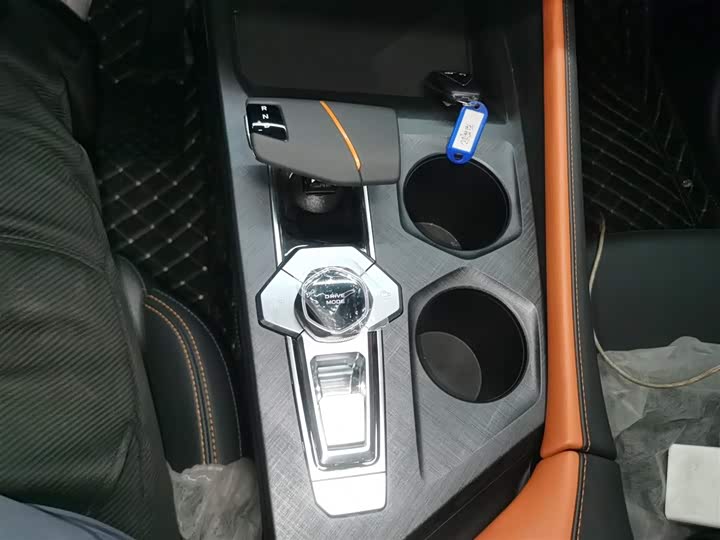 Фото 14 - Changan UNI-V Hybrid