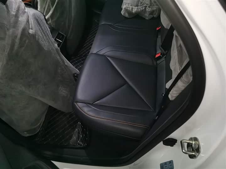 Фото 17 - Changan UNI-V Hybrid