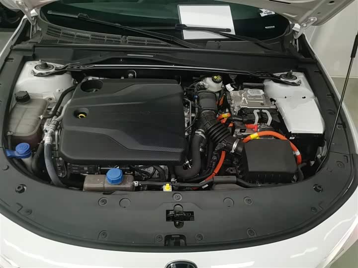 Фото 20 - Changan UNI-V Hybrid