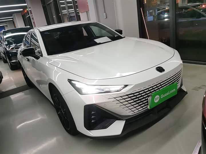 Фото 4 - Changan UNI-V Hybrid