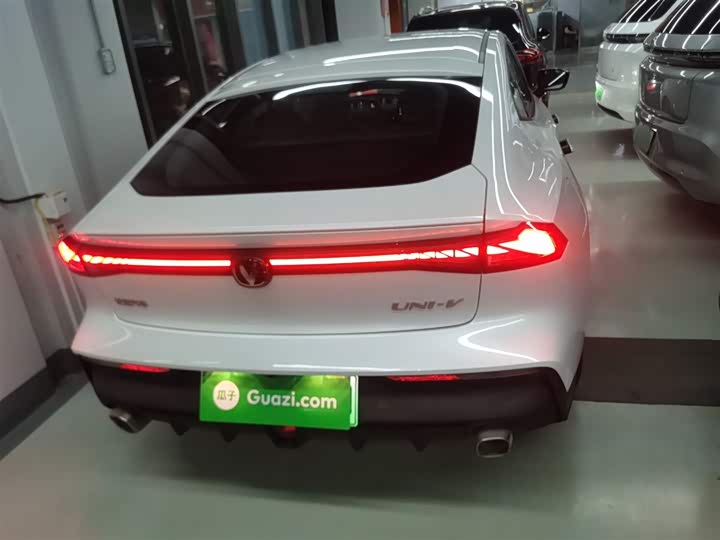 Фото 6 - Changan UNI-V Hybrid