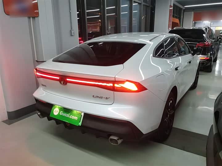 Фото 7 - Changan UNI-V Hybrid