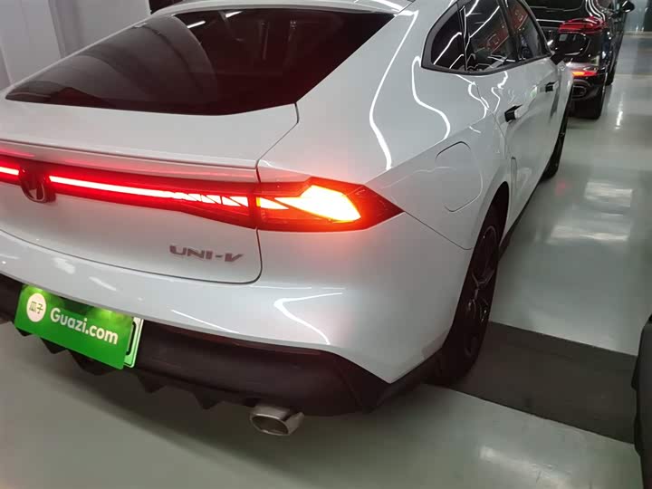 Фото 8 - Changan UNI-V Hybrid