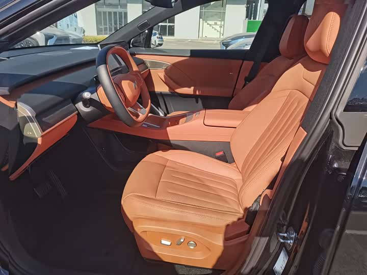 Фото 10 - Nio Onvo L60