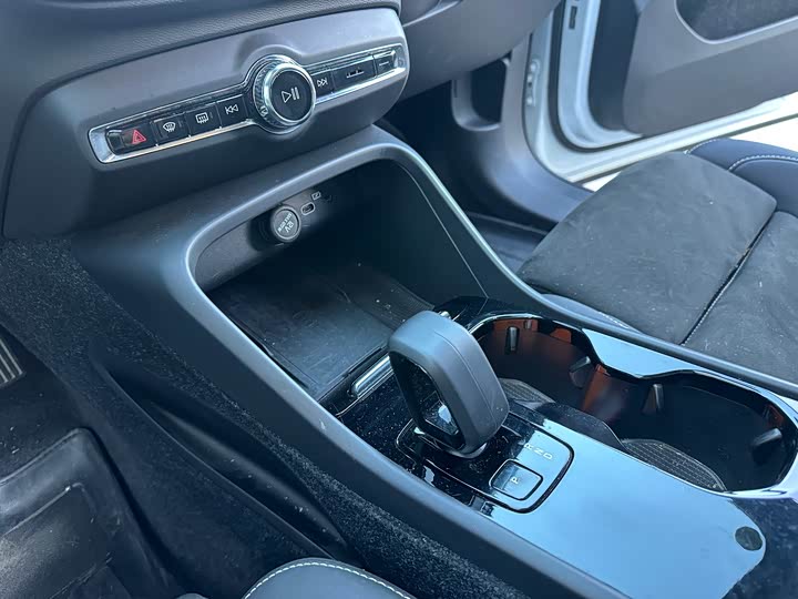 Фото 10 - Volvo XC40 EV