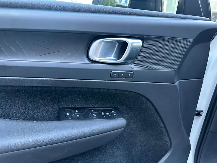 Фото 6 - Volvo XC40 EV