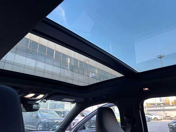 Фото 9 - Volvo XC40 EV