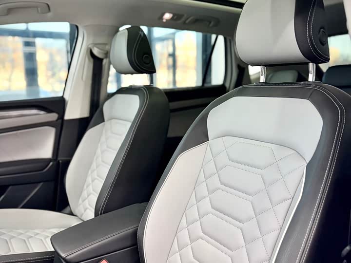 Фото 15 - Volkswagen Tayron