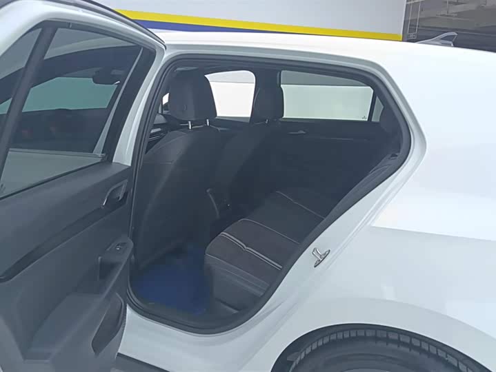 Фото 11 - Volkswagen Golf