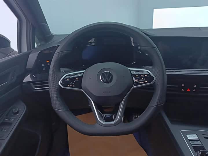 Фото 15 - Volkswagen Golf