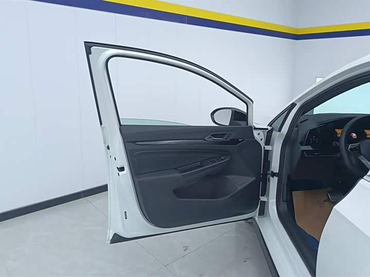 Фото 7 - Volkswagen Golf