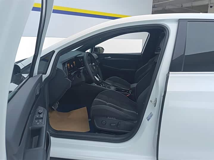 Фото 9 - Volkswagen Golf