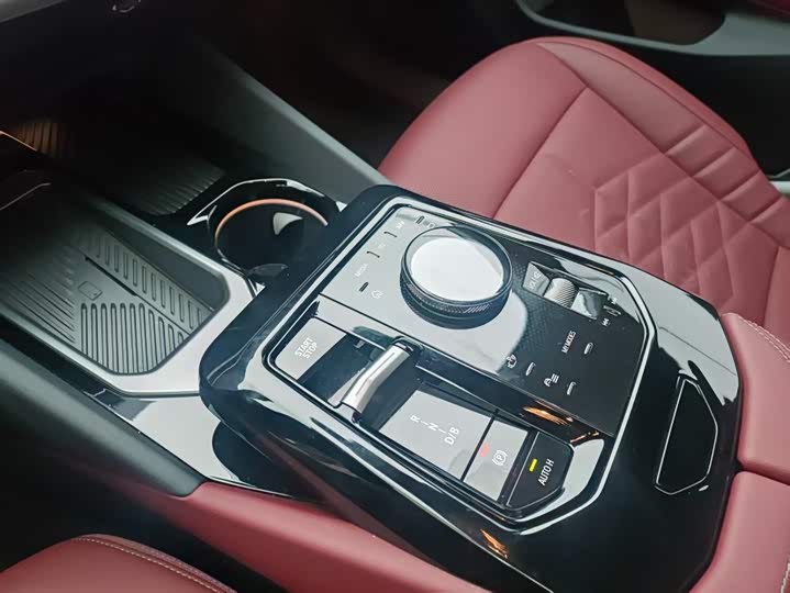 Фото 11 - BMW i5