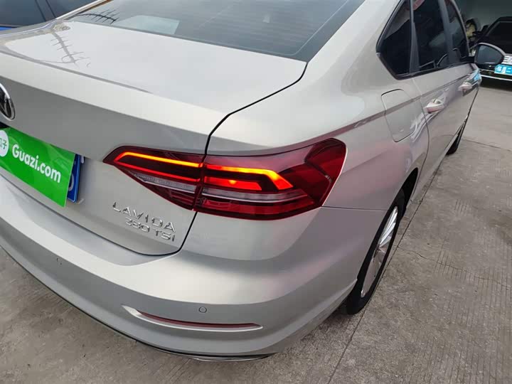 Фото 8 - Volkswagen Lavida