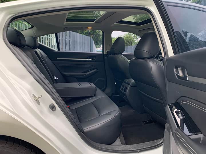 Фото 24 - Nissan Teana