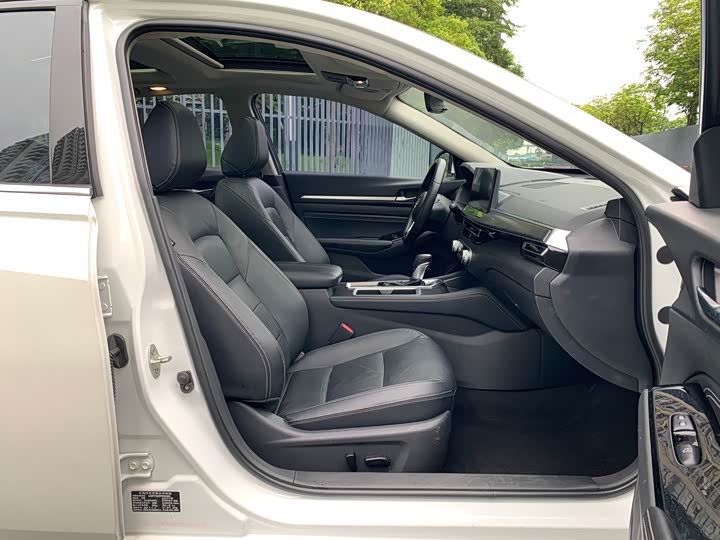 Фото 25 - Nissan Teana