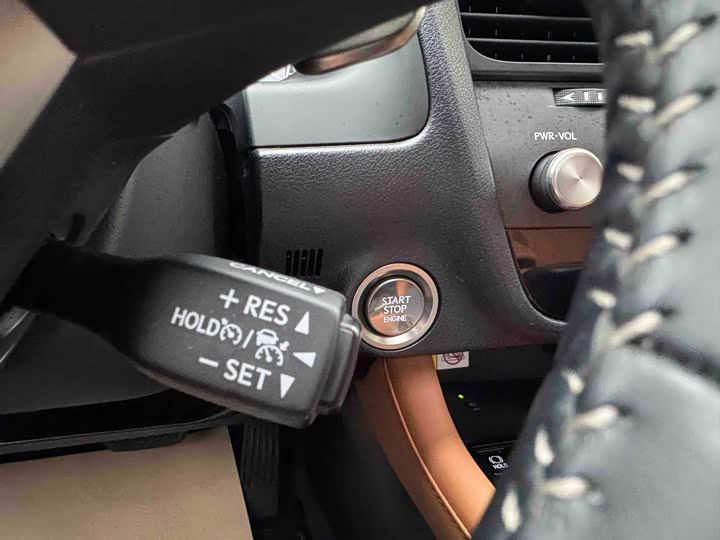 Фото 12 - Lexus RX