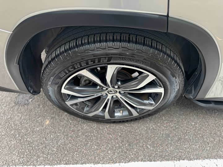 Фото 26 - Lexus RX